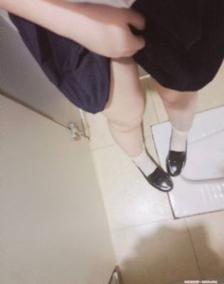 书房歇起肚兜吃奶H视频_超清高清迅雷在线观看